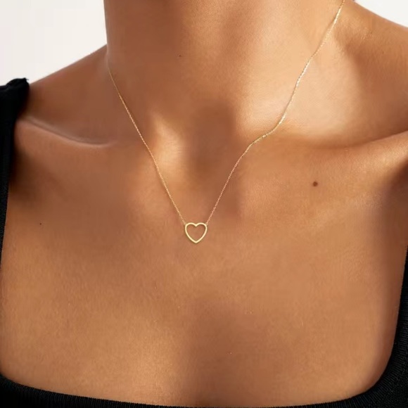 Dainty heart necklace - Picture 1 of 8